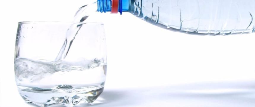 8 стаканов воды в день не нужны 