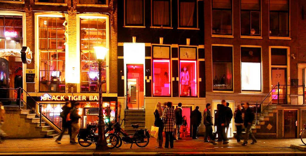Red-Light-District-Amsterdam1.jpg