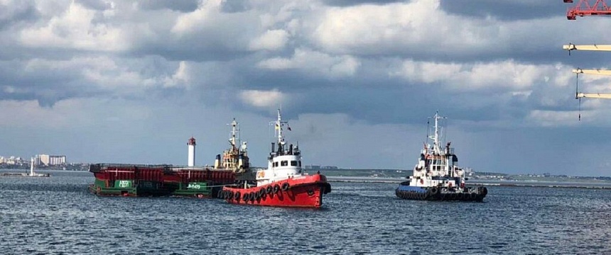 Одесский порт впервые принял белорусские баржи с прокатом