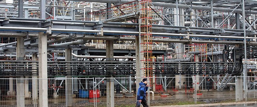 Мозырский НПЗ планирует в сентябре переработать не менее 1 млн т нефти