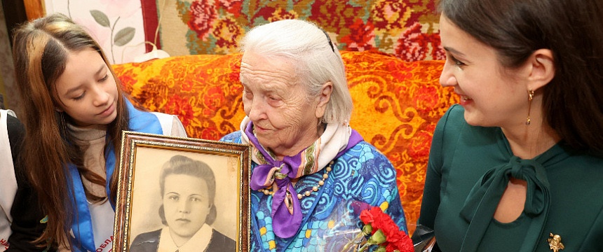 Жительницу Мозыря Любовь Марковскую поздравили с 90-летием