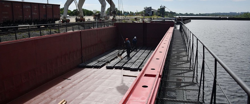 Мозырь-Херсон: первое судно с белорусским металлом отправилось на Украину
