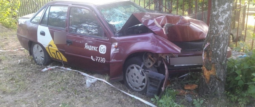 В Мозыре таксист посадил за руль нетрезвого пассажира: оба оказались в больнице