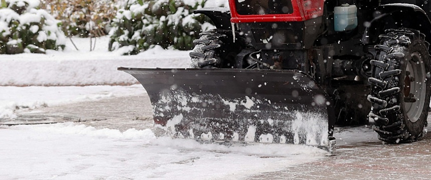 Около 350 единиц снегоуборочной техники расчищают дороги и улицы в Гомельской области
