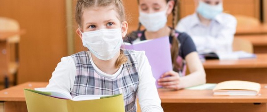 Минобразования: использование масок в школе носит рекомендательный характер.