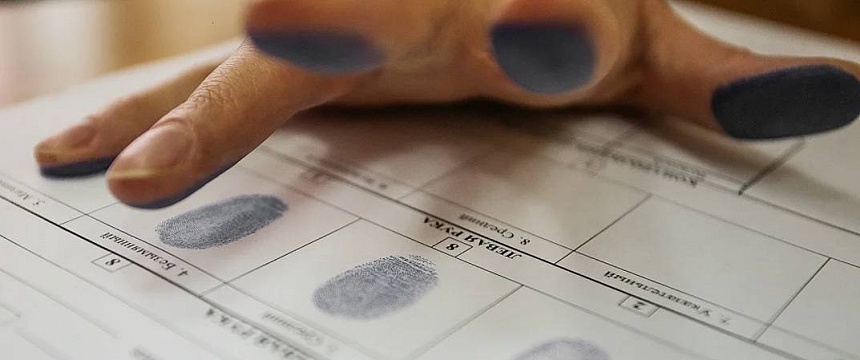 В Мозырском районе два бывших уголовника обворовывали дома и оставляли отпечатки пальцев — теперь снова могут попасть за решетку