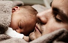 В Беларуси могут ввести обязательный отпуск для отцов при рождении ребенка