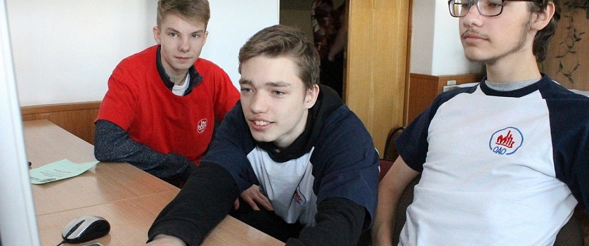 Дипломы минского чемпионата по программированию привезли школьники Мозыря