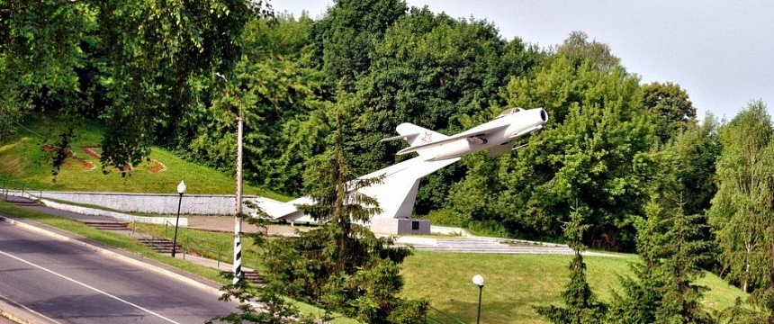 Самолет-памятник МиГ - 17