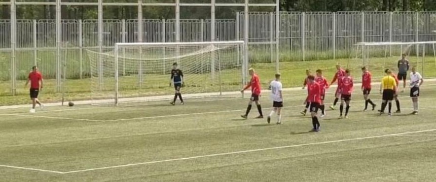 Скандал в юношеском футболе, тренер мозырской «Славии» увел команду с поля из-за решения судьи